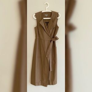 Sleeveless dress / long vest